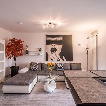 2-Room Penthouse Plaza Residence P1 Bukarest Kültér fotó