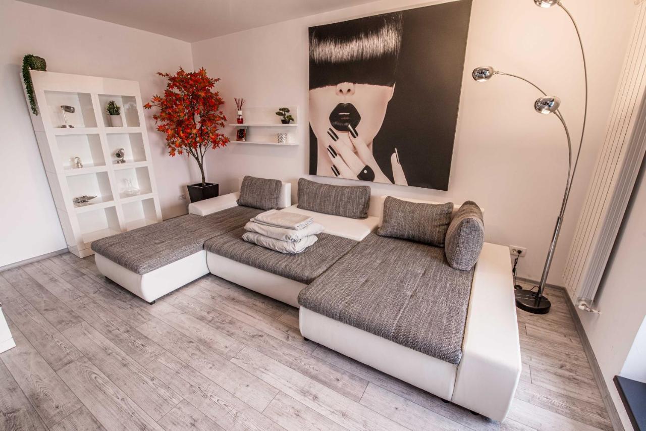 2-Room Penthouse Plaza Residence P1 Bukarest Kültér fotó