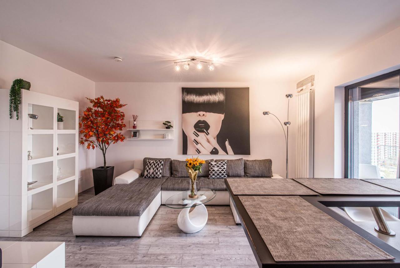 2-Room Penthouse Plaza Residence P1 Bukarest Kültér fotó