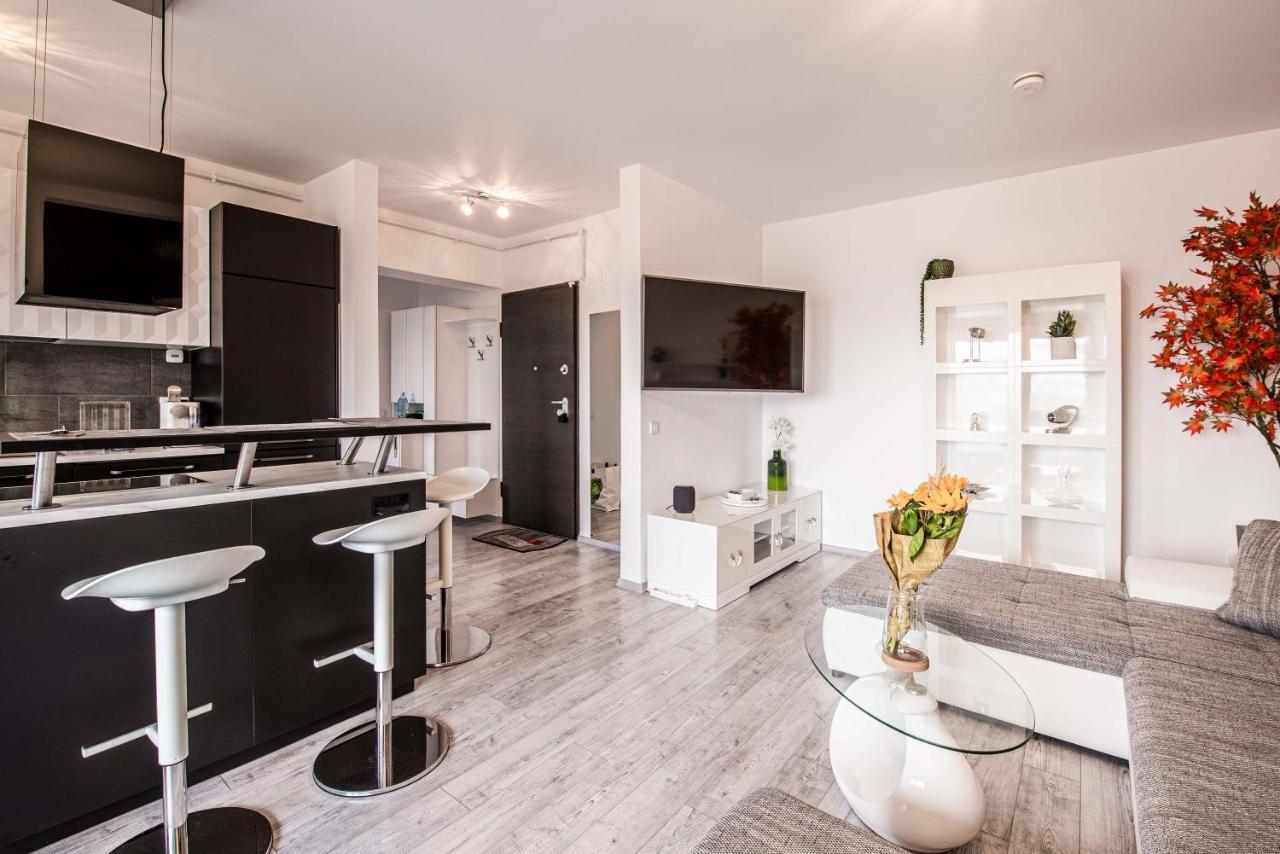 2-Room Penthouse Plaza Residence P1 Bukarest Kültér fotó